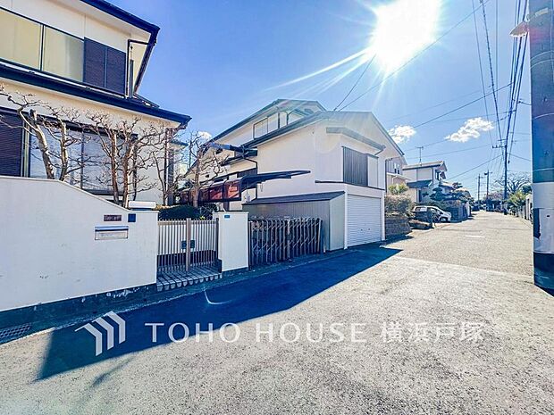 【Frontal road】落ち着きのある閑静な住宅街に佇む邸宅なので、ゆったりお住まいいただけます。