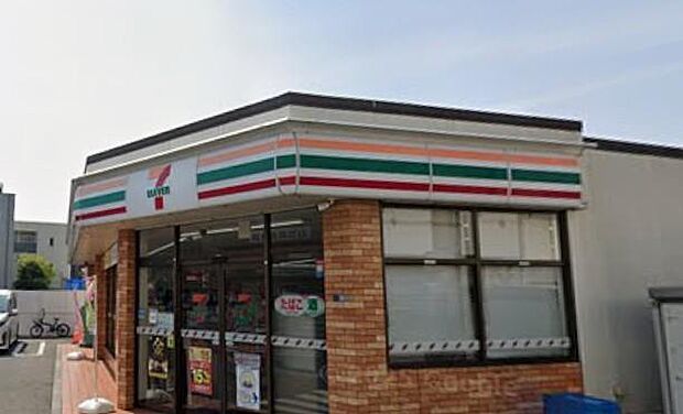 動線上に佇むクリーンで洗練されたインフラ・ステーション。期待を裏切らない品揃えがあらゆるシーンを盤石のホスピタリティで支える、現代に欠かせないライフ・パートナーです。