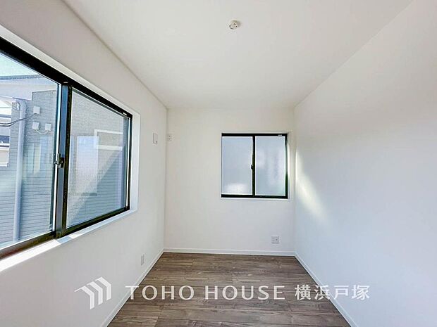 【Room】感性を育むプライベートルームはシンプルでスマートな空間。好みの空間で読書をしたり、音楽を聞いたりと一人の時間も充実したものにできます。(2号棟)