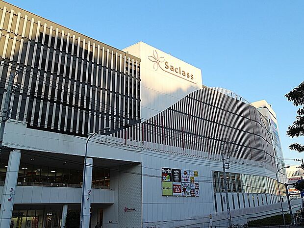 戸塚駅から徒歩約3分のクリニックも入るショッピングモール。ファッションやフードなど、TPOに応じたご利用ができそうです。