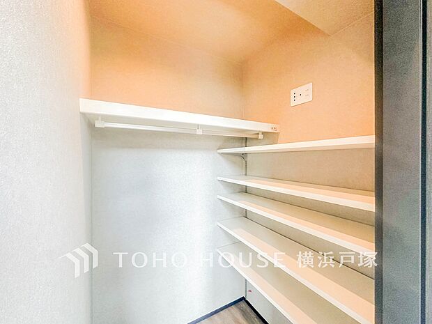 【Storage】お客様の求める本当の“住み心地”とは何なのか。そのための一手間一工夫を惜しみません。街並みや周辺の環境に呼応しながら、美しく、そして毎日の暮らしを考慮した機能性の高い住まい。