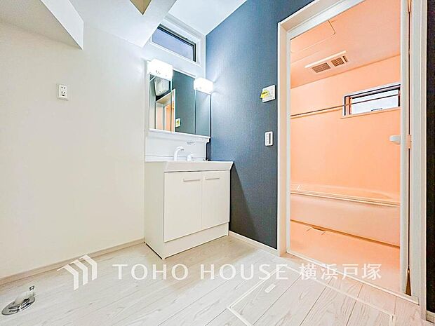 【Powder room】ご家族の1日が始まり、1日の終わりを締めくくる洗面空間。快適に過ごせることはもちろん、気品や優雅さを兼ね備えたパウダールームです。