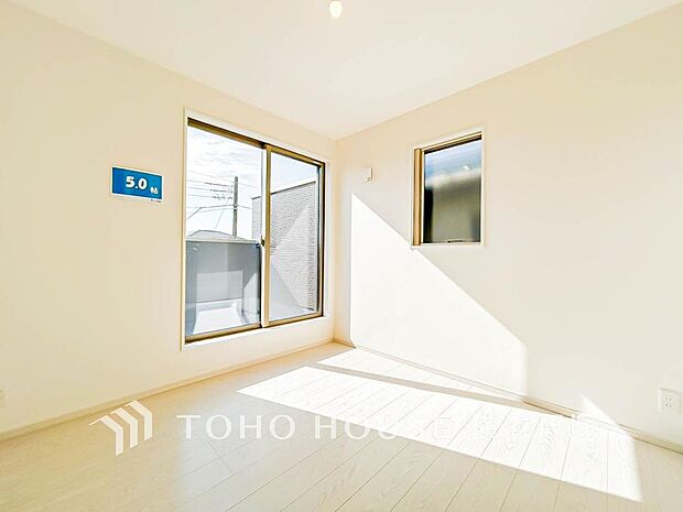 【Room】感性を育むプライベートルームはシンプルでスマートな空間。好みの空間で読書をしたり、音楽を聞いたりと一人の時間も充実したものにできます。