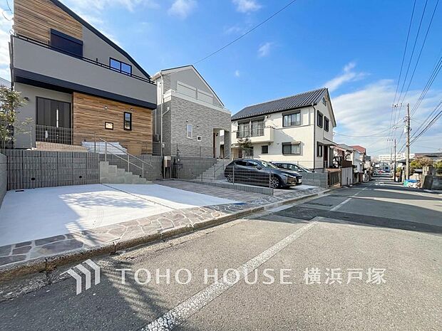 【Car space】カースペースは2台置きが可能な広さを確保しております。(車種による)