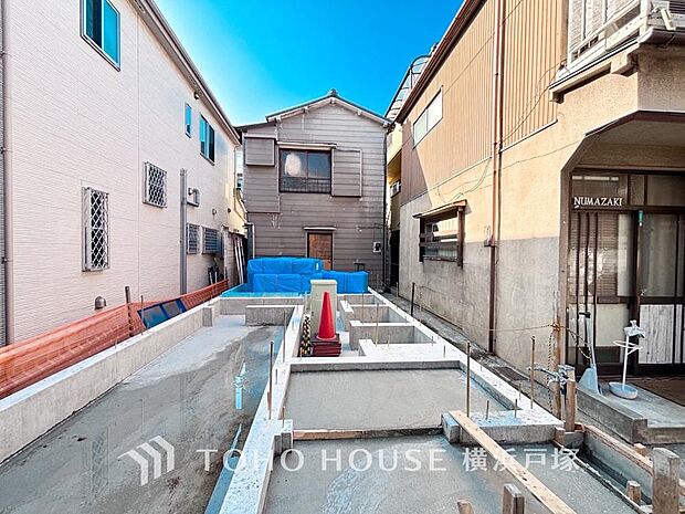 【Appearance】時代の流れに惑わされないシックなカラートーンで街並みに溶け込む外観は、主張し過ぎず、また平凡になり過ぎず絶妙なコントラストで輝きを放ちます。(2026年2月撮影)