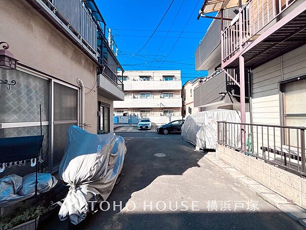 【Frontal road】周辺環境とのコラボレーションにより明るく開放的な空間を演出しております。