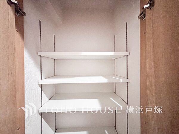 【Storage】お客様の求める本当の“住み心地”とは何なのか。そのための一手間一工夫を惜しみません。街並みや周辺の環境に呼応しながら、美しく、そして毎日の暮らしを考慮した機能性の高い住まい。