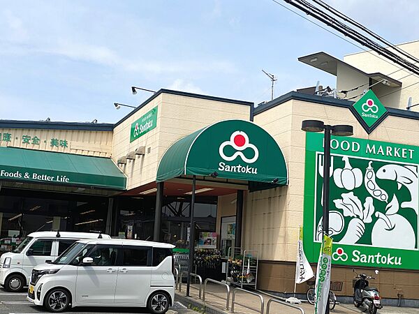 毎週水曜日の大青果市や木曜日の新鮮お魚市など、特売イベントも開催されています。健康・安全・安心、美味をテーマにしています。