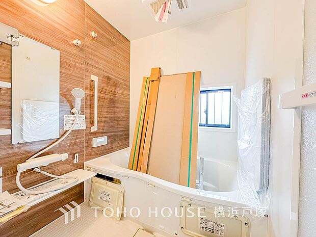【Bathroom】1日の疲れを取り心身を癒すことができる住まいの中のリラクゼーション空間、リラックスできるよう優しいカラーをチョイスしました。時を忘れるほどのんびりできる空間に。