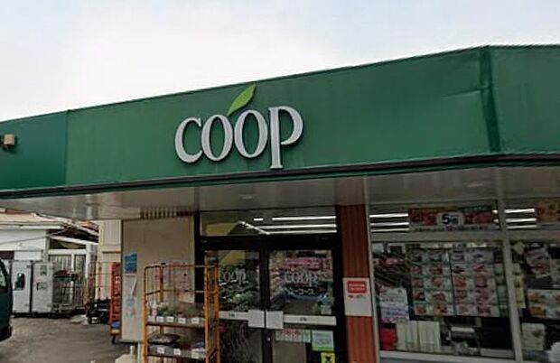 ユーコープ下永谷(600m)食の安全という美学を追求する、信頼のライフスタイルストア。されたこだわりの食材が並び、家族の健康と未来を大切に想う毎日の食卓を、確かな品質と優しさで彩ってくれる拠点。