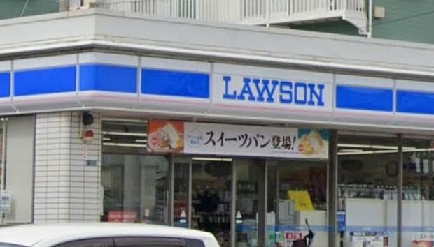 ローソン下永谷5丁目店(450m)こだわりのスイーツや淹れたてのカフェが、慌ただしい日常の合間に甘美なアクセントを添え、心をふっと軽くしてくれるリフレッシュスポットです。