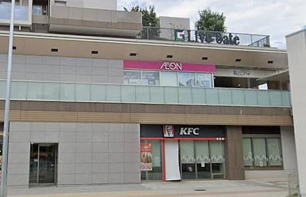 駅直結の躍動感あふれるライフスタイル・センター。カフェやショップが日常に彩りを添え、街の新たな玄関口として、忙しい毎日をスマートに、かつ優雅にアップデートしてくれるモダンな空間です。