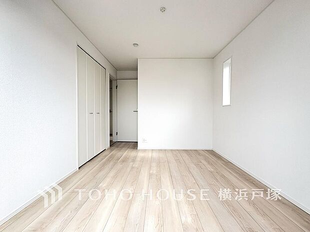 【Room】家族一人ひとりの大切なプライベート空間。趣味・感性で個性的に飾って頂けるようシンプルに仕上げてあります。自分時間を充実させながら心豊かなひとときを過ごすための大切な空間。