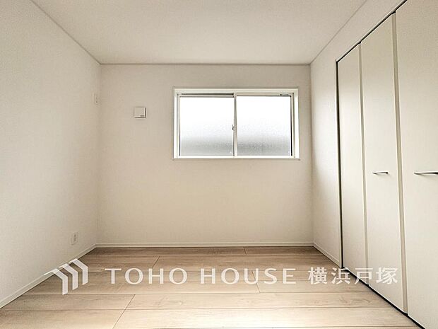 【Room】感性を育むプライベートルームはシンプルでスマートな空間。好みの空間で読書をしたり、音楽を聞いたりと一人の時間も充実したものにできます。