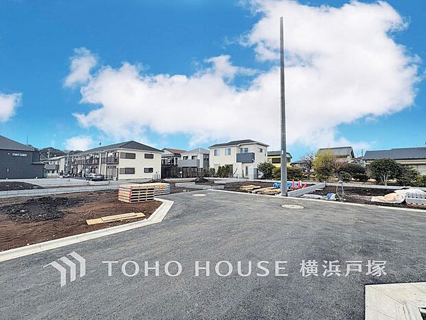 【Frontal road】周辺環境とのコラボレーションにより明るく開放的な空間を演出しております。