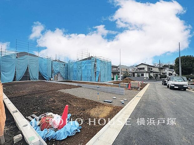 【Car space】駐車スペースが整った住まいは、日常の利便性だけでなく、家族の暮らしにゆとりと安心をもたらします。