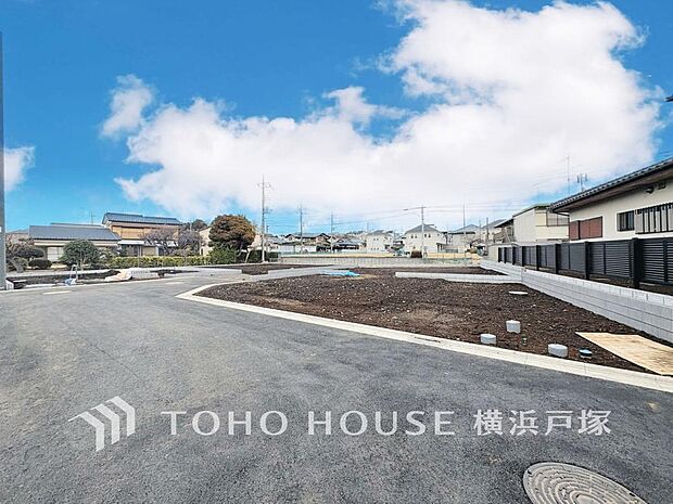 【Frontal road】忙しく過ぎゆく日常を置き去るほど、ゆったりした時間が流れる住環境。「快適」は「家」と「街」と「環境」が調和した時に訪れるだと改めて感じさせてくれます。