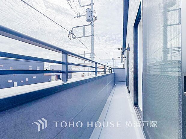 【Balcony】めまぐるしく過ぎ行く日々の中でゆったりとした休息と癒しを提供してくれる居住者のプライベート空間。