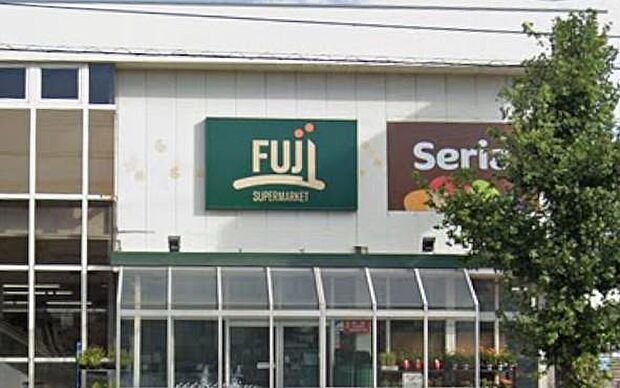 佐原の日常に溶け込む、鮮度自慢のグルメパントリー。プロの目利きが選んだ旬の味覚が並び、毎日の料理にインスピレーションを与えてくれる、地域に愛される食のクリエイティブベースです。