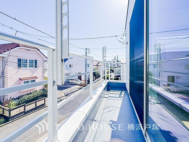 【Balcony】気持ちのいい空が見渡せる広いバルコニー。爽やかな風を感じて、心躍る素敵な暮らしがはじまります。