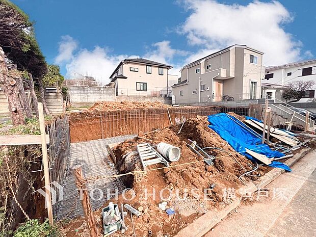 季節感を演出する多彩な樹木と豊かな彩りが重なり、心地よい場所となることでしょう。(2026年3月撮影)