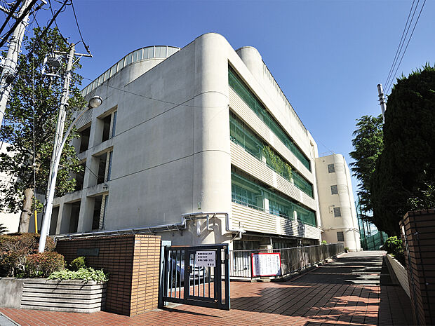 横浜市立平楽中学校(240m)