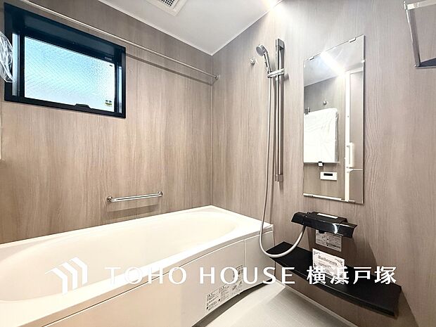 【Bathroom】掃除のしやすさ・収納の便利さなど、おふろを使う人、お手入れする人、みんなにとっての「しあわせ性能」を追求したバスルームを採用いたしました。