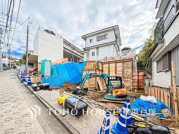 ゆとりのある敷地で、理想の暮らしを実現。光と風に包まれた、素敵な住環境がここにあります。（2026年3月撮影）