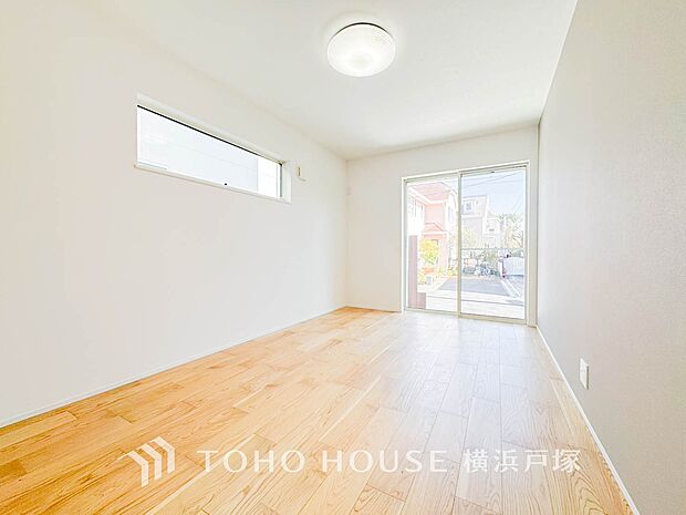 【Room】快適に過ごす条件は、一人ひとり違います。飾リ過ぎないシンプルな内装と偏り過ぎないデザインで統一しております。居住していく中でオーナー様だけの「マイホーム」に創り上げて下さい。