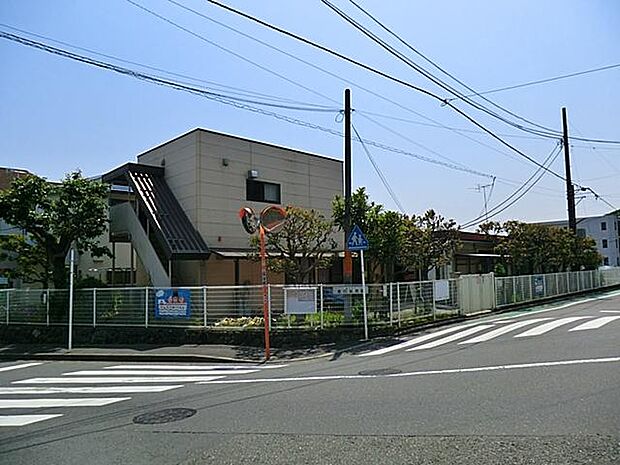 善行保育園(1200m)認可保育園。周囲には公園が多く、自然に触れながらのびのびと過ごせる環境が整っています。
