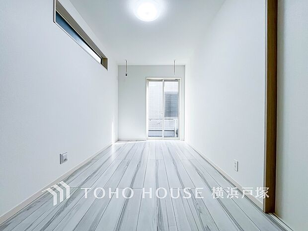 【Room】感性を育むプライベートルームはシンプルでスマートな空間。好みの空間で読書をしたり、音楽を聞いたりと一人の時間も充実したものにできます。