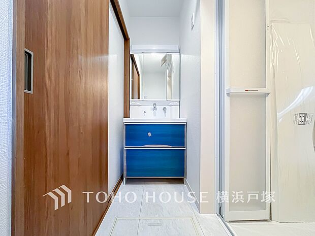 【Powder room】快適に過ごせることはもちろん、気品や優雅さを兼ね備えたパウダールームです。