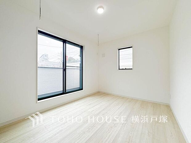 【Room】快適に過ごす条件は、一人ひとり違います。飾リ過ぎないシンプルな内装と偏り過ぎないデザインで統一しております。居住していく中でオーナー様だけの「マイホーム」に創り上げて下さい。