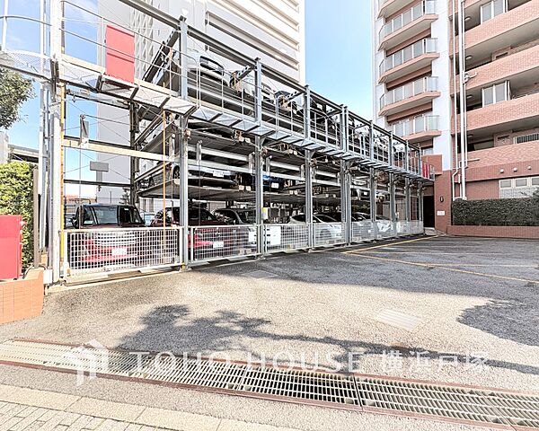 【Car space】敷地内に駐車スペースがあると日々の暮らしのをスムーズに運ぶ事が出来ます。（空き状況はお問合せ下さい）