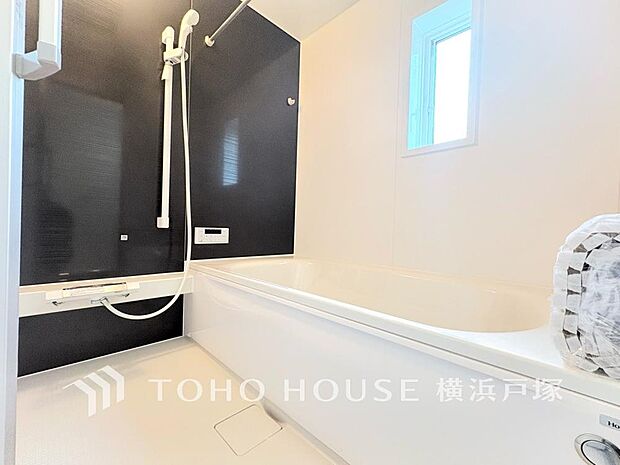 【Bathroom】1日の疲れを取り心身を癒すことができる住まいの中のリラクゼーション空間、リラックスできるよう優しいカラーをチョイスしました。時を忘れるほどのんびりできる空間に。