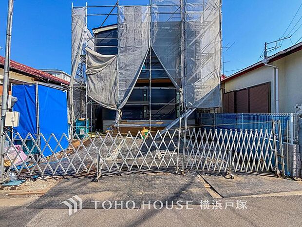 【Appearance】穏やかな風と陽光を導き、プライバシーに配慮された設計プランを採用し、居住性を一段と心地よいものにしています。(2026年3月撮影)