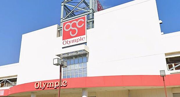 暮らしの「欲しい」をスタイリッシュに網羅する、ライフスタイル・コンプレックス。食料品から日用品まで、質の高い品揃えが住まう人のこだわりに応え、日常のショッピングに弾むようなリズムを添えます。
