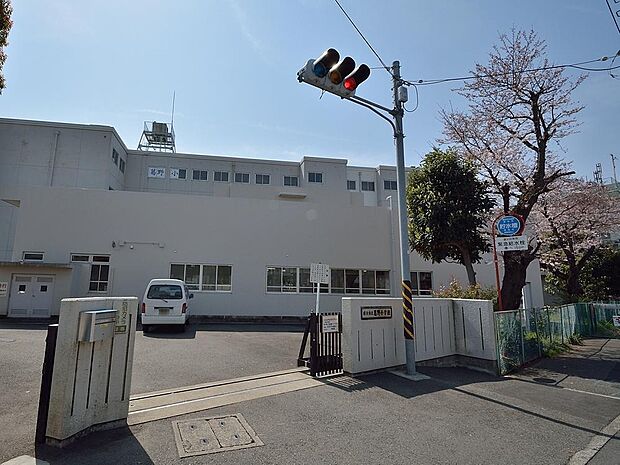 横浜市立葛野小学校(140m)