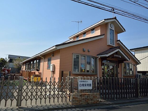 こじんまりとしながらも園長先生自ら子供達に積的にかかわってくれるような、先生方が一生懸命で暖かい園です。富士山が見えるところもなんだか嬉しい。