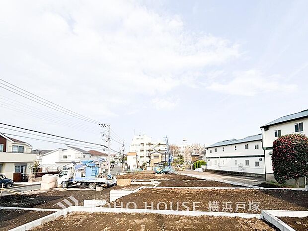 【Appearance】落ち着いた街並みに調和する美しい敷地。理想の住まいをカタチにできる、ゆとりある空間をご提案します。(2026年3月撮影)