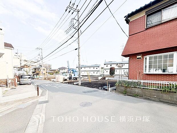 【Frontal road】家の良し悪しだけでなく周辺環境も重要なポイント。永く暮らすためには大切な要素です。(2026年3月撮影)