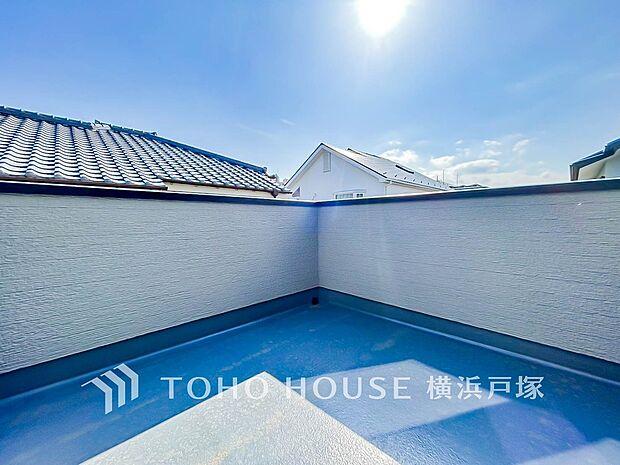 【Balcony】めまぐるしく過ぎ行く日々の中でゆったりとした休息と癒しを提供してくれる居住者のプライベート空間。