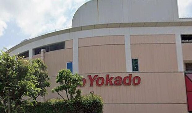 暮らしのすべてをスタイリッシュに網羅する、巨大なパントリー。食卓のインスピレーションから日々の必需品まで、圧倒的な安心感で家族の健やかなライフスタイルを全方位からバックアップします。