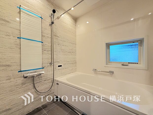 【Bathroom】1日の疲れを取り心身を癒すことができる住まいの中のリラクゼーション空間、リラックスできるよう優しいカラーをチョイスしました。時を忘れるほどのんびりできる空間に。