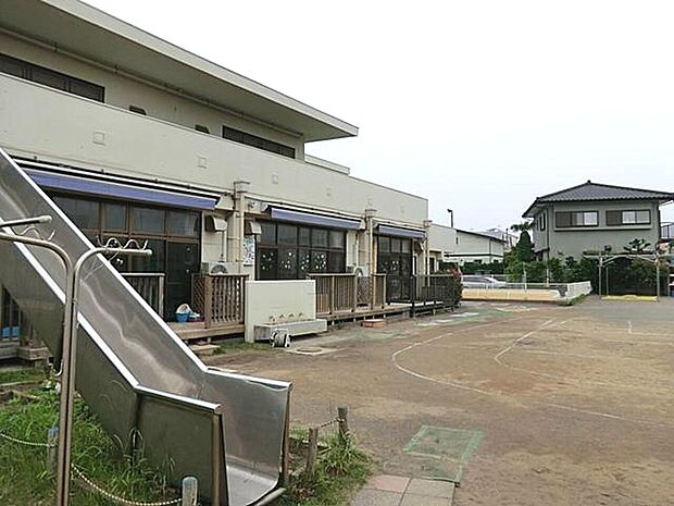 公立保育園。園庭が広く、遊具も充実しており、子どもたちは毎日楽しく遊べます。また、春から夏にかけて各学年で野菜を育て、収穫したものを給食に使用するなど、食育にも力を入れています