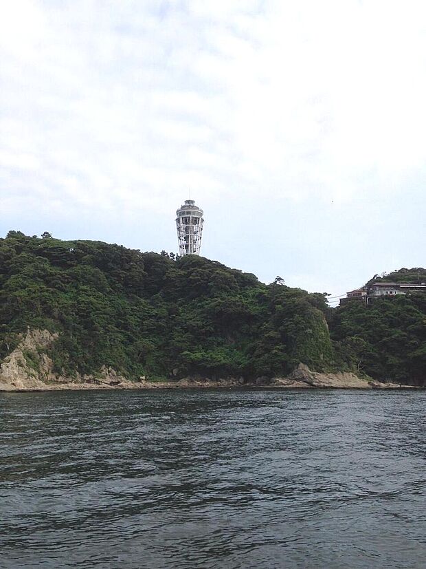 自然、歴史、文化、レジャーが融合した魅力的な観光地。歴史的、文化的、そして自然美の観点から多くの見どころがあり、年間を通じて観光客で賑わいます。