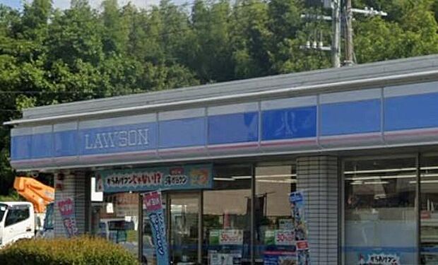 ローソン横浜環4深谷町店(900m)環状4号線沿いの動線にフィットする機能的なハブ。軽快な利便性が、忙しく動く現代人のリズムをスタイリッシュに支えます。