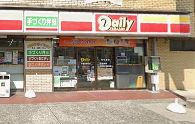 秋葉町の道筋に灯る、安らぎと活気のステーション。最新のトレンドアイテムと心解きほぐすスイーツが、慌ただしい日々の中に一筋の潤いを与え、自分らしいペースを取り戻させてくれます。