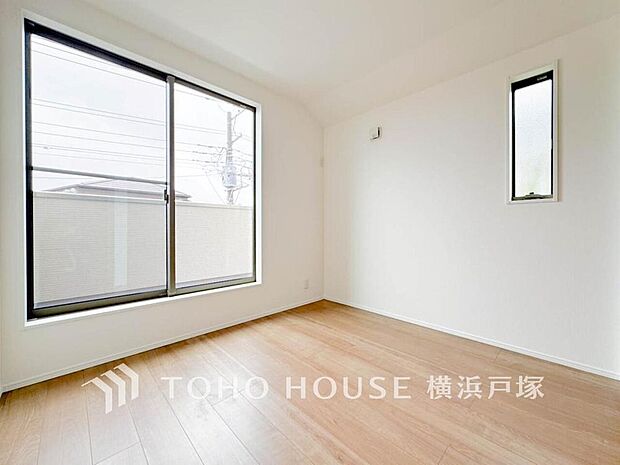 【Room】家族一人ひとりの大切なプライベート空間。趣味・感性で個性的に飾って頂けるようシンプルに仕上げてあります。自分時間を充実させながら心豊かなひとときを過ごすための大切な空間。