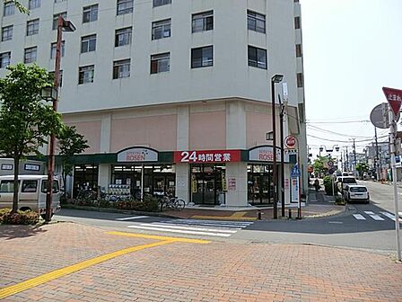 営業時間は8:00から22:45までです。駅から近いのでお出かけの際に立ち寄りやすい立地です